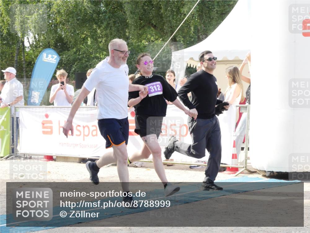 07.09.2025 - 19. Norderstedt Triathlon Zöllner http://msf.ph/oto/8788999 07.09.2025 13:58:27 Ziel 298, 312 meine-sportfotos.de