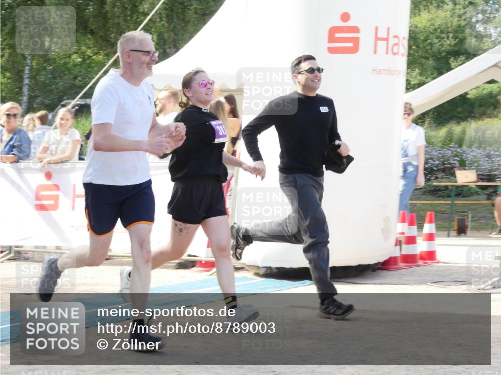 07.09.2025 - 19. Norderstedt Triathlon Zöllner http://msf.ph/oto/8789003 07.09.2025 13:58:28 Ziel 298, 312 meine-sportfotos.de
