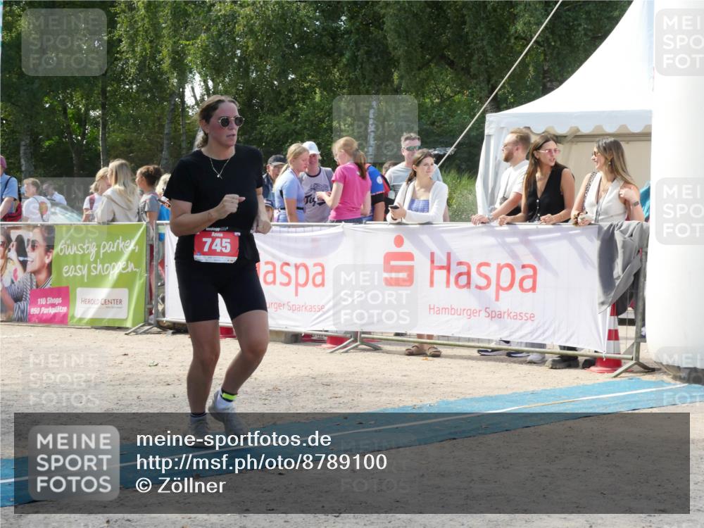 07.09.2025 - 19. Norderstedt Triathlon Zöllner http://msf.ph/oto/8789100 07.09.2025 14:00:49 Ziel 745 meine-sportfotos.de