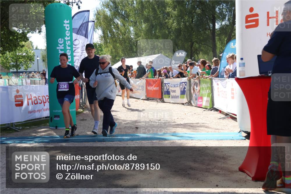 07.09.2025 - 19. Norderstedt Triathlon Zöllner http://msf.ph/oto/8789150 07.09.2025 13:48:41 Ziel 334, 1292, 1344 meine-sportfotos.de