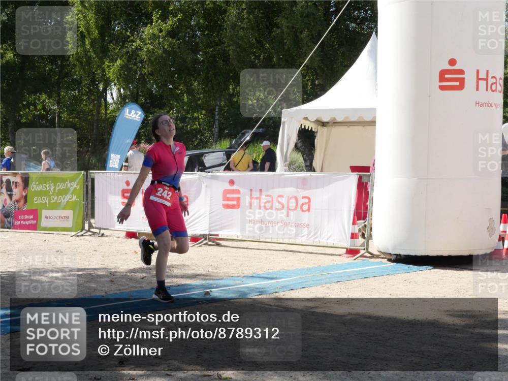 07.09.2025 - 19. Norderstedt Triathlon Zöllner http://msf.ph/oto/8789312 07.09.2025 14:21:29 Ziel 242 meine-sportfotos.de