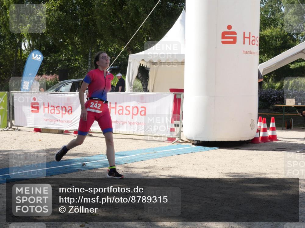 07.09.2025 - 19. Norderstedt Triathlon Zöllner http://msf.ph/oto/8789315 07.09.2025 14:21:29 Ziel 242 meine-sportfotos.de