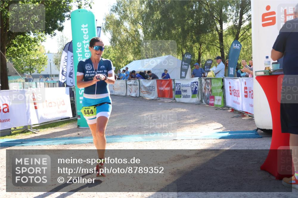 07.09.2025 - 19. Norderstedt Triathlon Zöllner http://msf.ph/oto/8789352 07.09.2025 16:17:13 Ziel 444, 514, 967 meine-sportfotos.de
