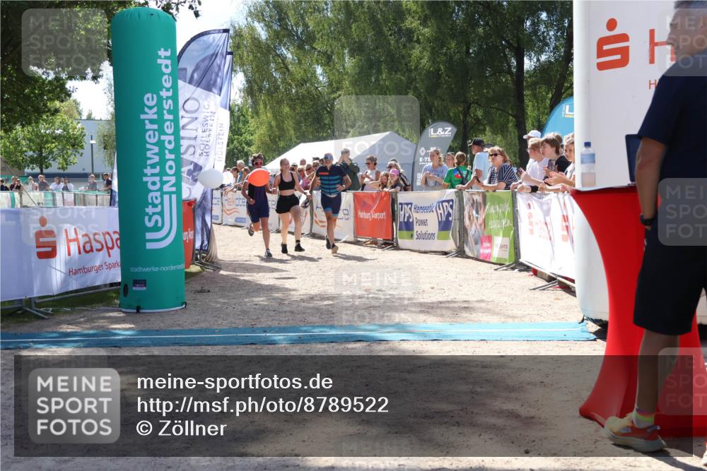 07.09.2025 - 19. Norderstedt Triathlon Zöllner http://msf.ph/oto/8789522 07.09.2025 13:52:10 Ziel 324, 333 meine-sportfotos.de
