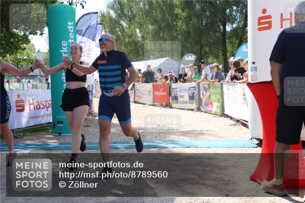 07.09.2025 - 19. Norderstedt Triathlon Zöllner http://msf.ph/oto/8789560 07.09.2025 13:52:13 Ziel 324 meine-sportfotos.de