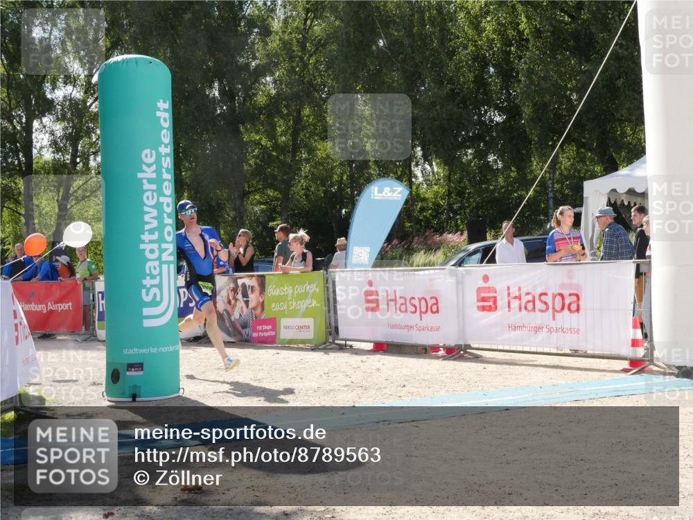07.09.2025 - 19. Norderstedt Triathlon Zöllner http://msf.ph/oto/8789563 07.09.2025 15:16:14 Ziel 1037, 1038 meine-sportfotos.de