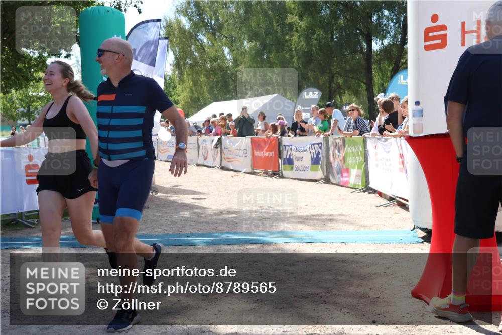 07.09.2025 - 19. Norderstedt Triathlon Zöllner http://msf.ph/oto/8789565 07.09.2025 13:52:14 Ziel 324 meine-sportfotos.de