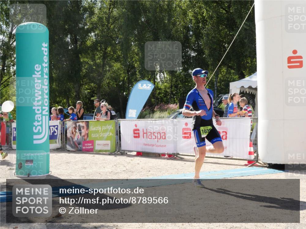 07.09.2025 - 19. Norderstedt Triathlon Zöllner http://msf.ph/oto/8789566 07.09.2025 15:16:15 Ziel 1037, 1038 meine-sportfotos.de