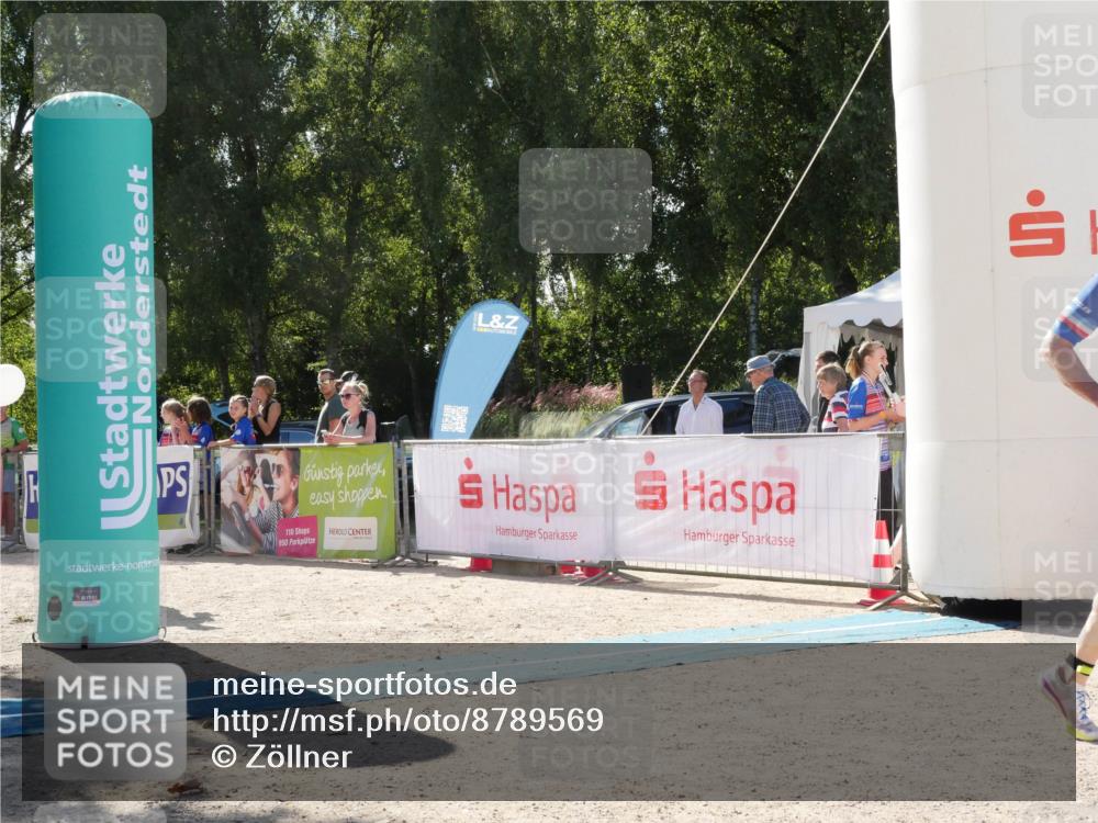 07.09.2025 - 19. Norderstedt Triathlon Zöllner http://msf.ph/oto/8789569 07.09.2025 15:16:15 Ziel 1037, 1038 meine-sportfotos.de