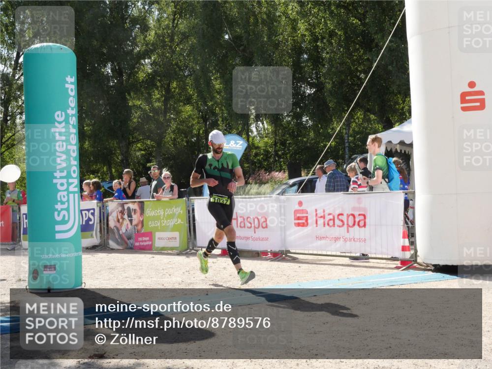 07.09.2025 - 19. Norderstedt Triathlon Zöllner http://msf.ph/oto/8789576 07.09.2025 15:16:16 Ziel 962, 1037, 1038 meine-sportfotos.de
