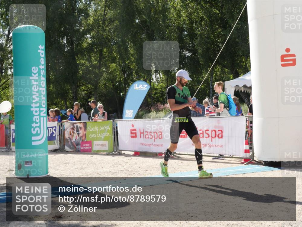 07.09.2025 - 19. Norderstedt Triathlon Zöllner http://msf.ph/oto/8789579 07.09.2025 15:16:16 Ziel 962, 1037, 1038 meine-sportfotos.de