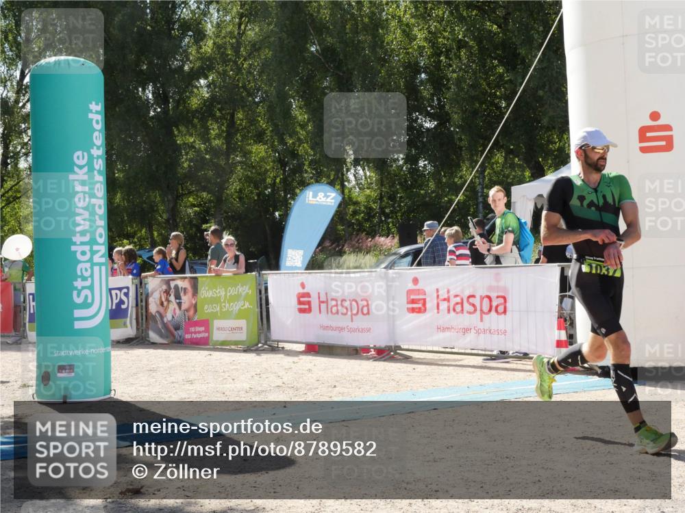 07.09.2025 - 19. Norderstedt Triathlon Zöllner http://msf.ph/oto/8789582 07.09.2025 15:16:17 Ziel 962, 1037, 1038 meine-sportfotos.de