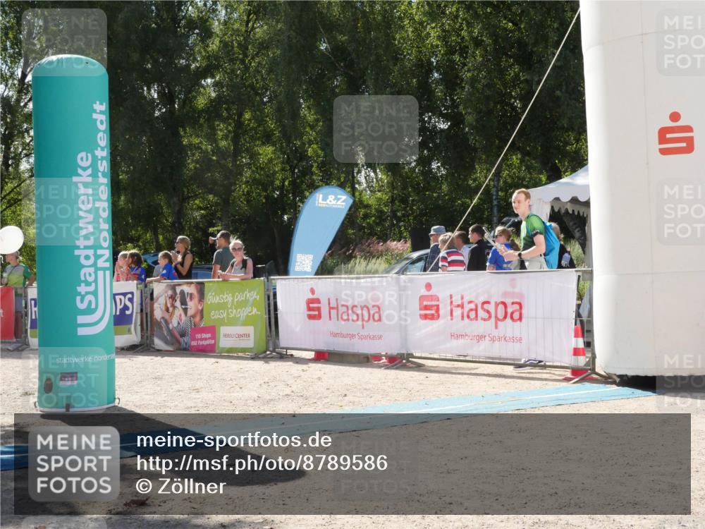 07.09.2025 - 19. Norderstedt Triathlon Zöllner http://msf.ph/oto/8789586 07.09.2025 15:16:17 Ziel 962, 1037, 1038 meine-sportfotos.de