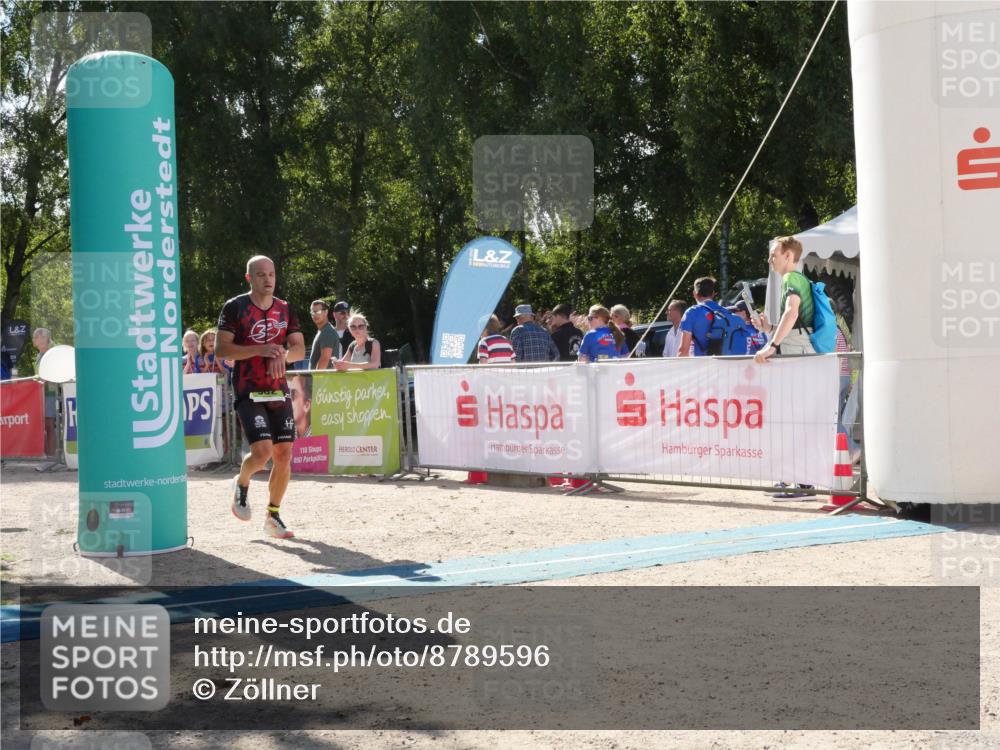 07.09.2025 - 19. Norderstedt Triathlon Zöllner http://msf.ph/oto/8789596 07.09.2025 15:16:21 Ziel 962, 1037, 1038 meine-sportfotos.de
