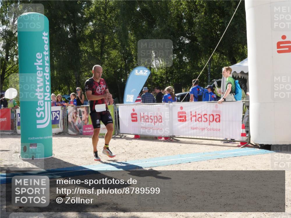 07.09.2025 - 19. Norderstedt Triathlon Zöllner http://msf.ph/oto/8789599 07.09.2025 15:16:21 Ziel 962, 1037, 1038 meine-sportfotos.de