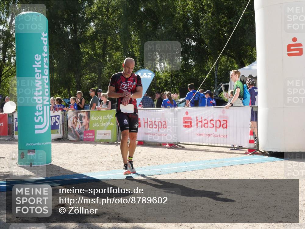 07.09.2025 - 19. Norderstedt Triathlon Zöllner http://msf.ph/oto/8789602 07.09.2025 15:16:21 Ziel 962, 1037, 1038 meine-sportfotos.de