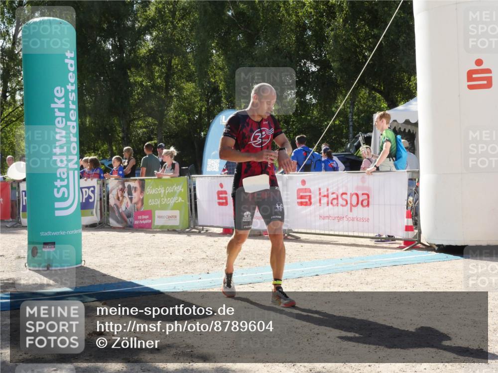07.09.2025 - 19. Norderstedt Triathlon Zöllner http://msf.ph/oto/8789604 07.09.2025 15:16:22 Ziel 962, 1037 meine-sportfotos.de