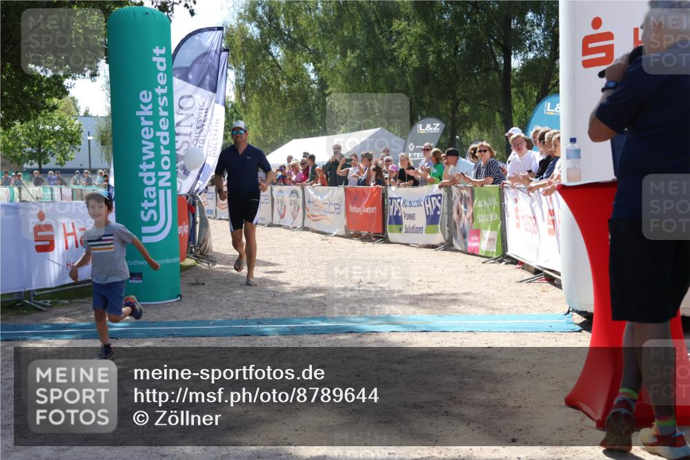 07.09.2025 - 19. Norderstedt Triathlon Zöllner http://msf.ph/oto/8789644 07.09.2025 13:52:53 Ziel 360 meine-sportfotos.de