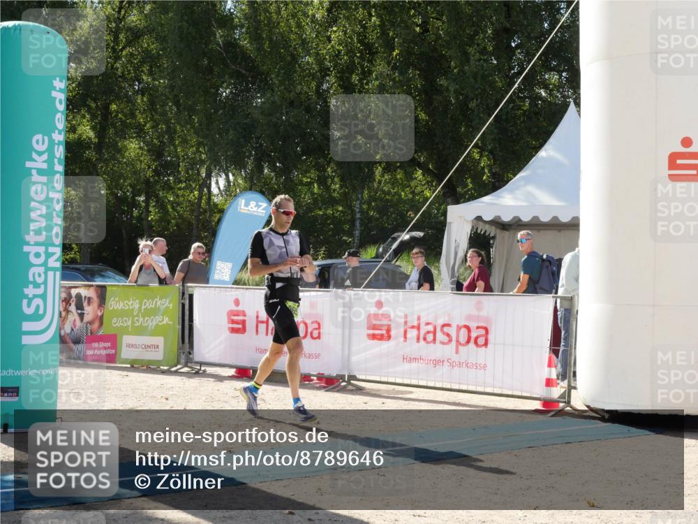 07.09.2025 - 19. Norderstedt Triathlon Zöllner http://msf.ph/oto/8789646 07.09.2025 15:17:59 Ziel 965, 1004 meine-sportfotos.de