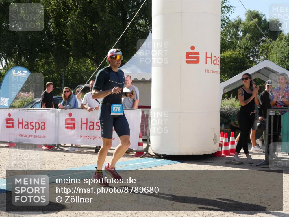 07.09.2025 - 19. Norderstedt Triathlon Zöllner http://msf.ph/oto/8789680 07.09.2025 15:18:33 Ziel 876, 1007 meine-sportfotos.de