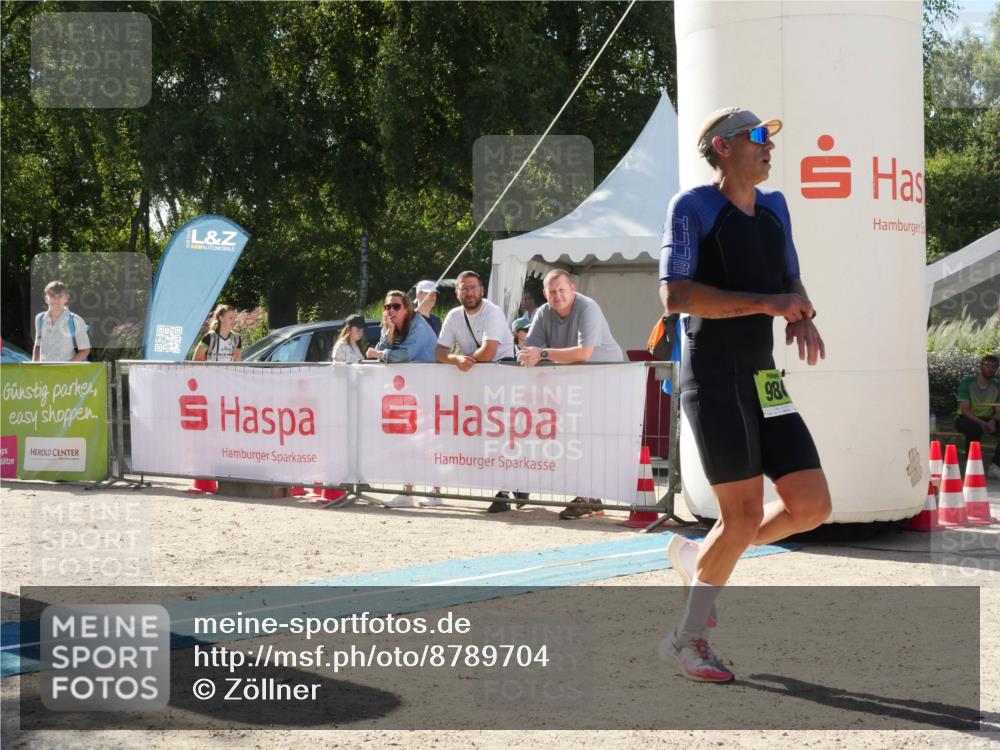 07.09.2025 - 19. Norderstedt Triathlon Zöllner http://msf.ph/oto/8789704 07.09.2025 15:19:23 Ziel 980, 1013 meine-sportfotos.de