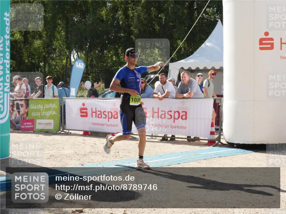 07.09.2025 - 19. Norderstedt Triathlon Zöllner http://msf.ph/oto/8789746 07.09.2025 15:20:19 Ziel 1039 meine-sportfotos.de