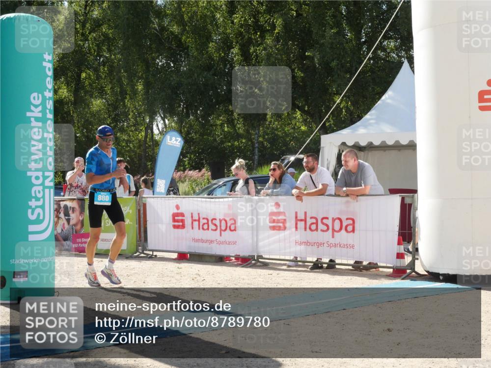 07.09.2025 - 19. Norderstedt Triathlon Zöllner http://msf.ph/oto/8789780 07.09.2025 15:20:59 Ziel 880 meine-sportfotos.de