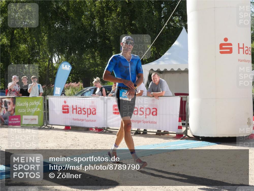 07.09.2025 - 19. Norderstedt Triathlon Zöllner http://msf.ph/oto/8789790 07.09.2025 15:21:01 Ziel 880 meine-sportfotos.de