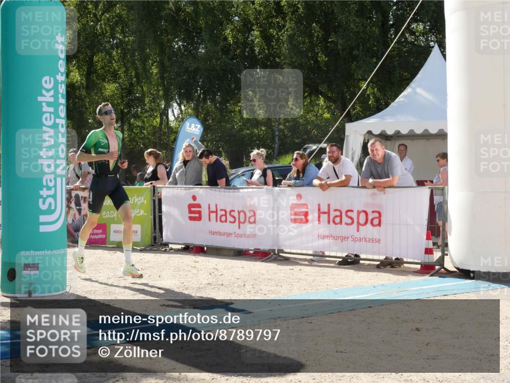 07.09.2025 - 19. Norderstedt Triathlon Zöllner http://msf.ph/oto/8789797 07.09.2025 15:21:50 Ziel 979, 1014 meine-sportfotos.de