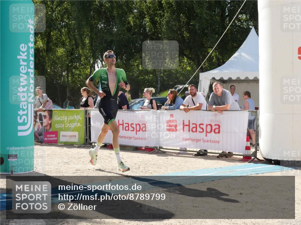 07.09.2025 - 19. Norderstedt Triathlon Zöllner http://msf.ph/oto/8789799 07.09.2025 15:21:51 Ziel 979, 1014 meine-sportfotos.de