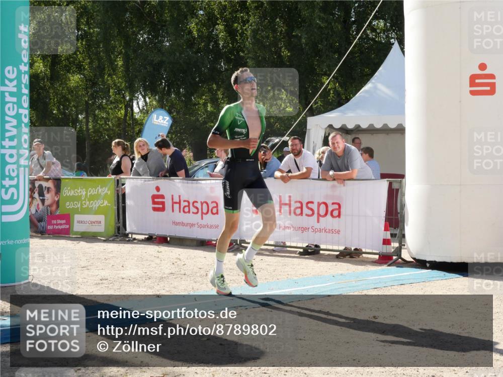 07.09.2025 - 19. Norderstedt Triathlon Zöllner http://msf.ph/oto/8789802 07.09.2025 15:21:51 Ziel 979, 1014 meine-sportfotos.de
