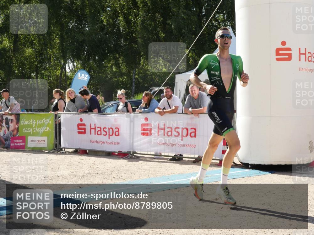 07.09.2025 - 19. Norderstedt Triathlon Zöllner http://msf.ph/oto/8789805 07.09.2025 15:21:51 Ziel 979, 1014 meine-sportfotos.de