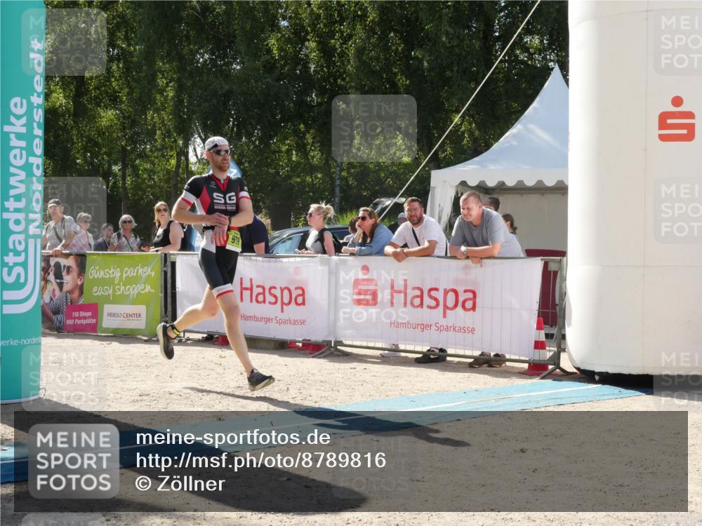 07.09.2025 - 19. Norderstedt Triathlon Zöllner http://msf.ph/oto/8789816 07.09.2025 15:21:54 Ziel 979, 1014 meine-sportfotos.de