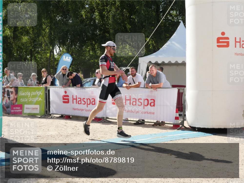 07.09.2025 - 19. Norderstedt Triathlon Zöllner http://msf.ph/oto/8789819 07.09.2025 15:21:54 Ziel 979, 1014 meine-sportfotos.de
