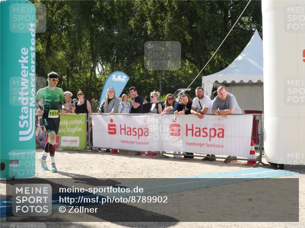 07.09.2025 - 19. Norderstedt Triathlon Zöllner http://msf.ph/oto/8789902 07.09.2025 15:23:14 Ziel 999, 1016 meine-sportfotos.de