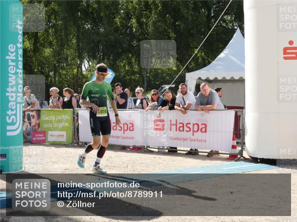 07.09.2025 - 19. Norderstedt Triathlon Zöllner http://msf.ph/oto/8789911 07.09.2025 15:23:15 Ziel 999, 1016 meine-sportfotos.de