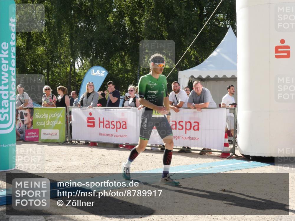 07.09.2025 - 19. Norderstedt Triathlon Zöllner http://msf.ph/oto/8789917 07.09.2025 15:23:15 Ziel 999, 1016 meine-sportfotos.de