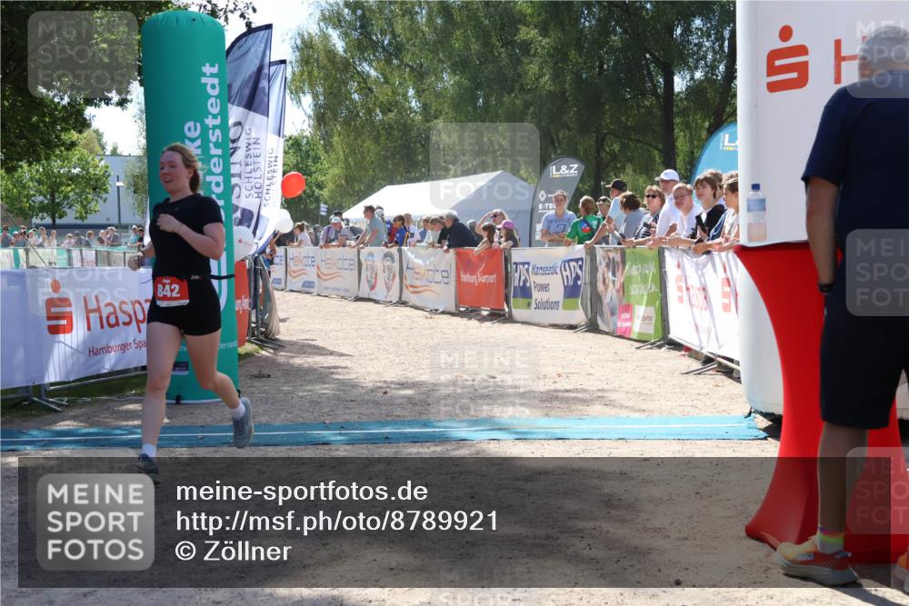 07.09.2025 - 19. Norderstedt Triathlon Zöllner http://msf.ph/oto/8789921 07.09.2025 13:55:13 Ziel 270, 321, 842 meine-sportfotos.de