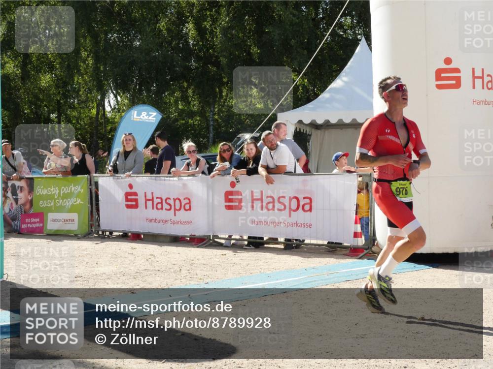 07.09.2025 - 19. Norderstedt Triathlon Zöllner http://msf.ph/oto/8789928 07.09.2025 15:24:02 Ziel 976, 988 meine-sportfotos.de