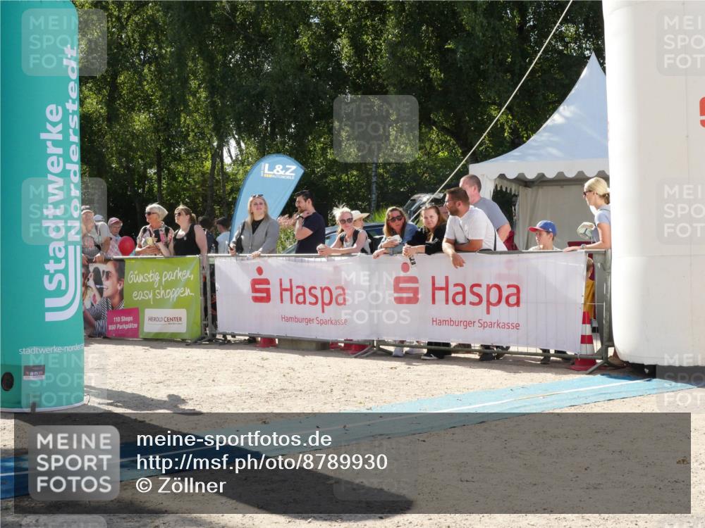 07.09.2025 - 19. Norderstedt Triathlon Zöllner http://msf.ph/oto/8789930 07.09.2025 15:24:04 Ziel 976, 988 meine-sportfotos.de