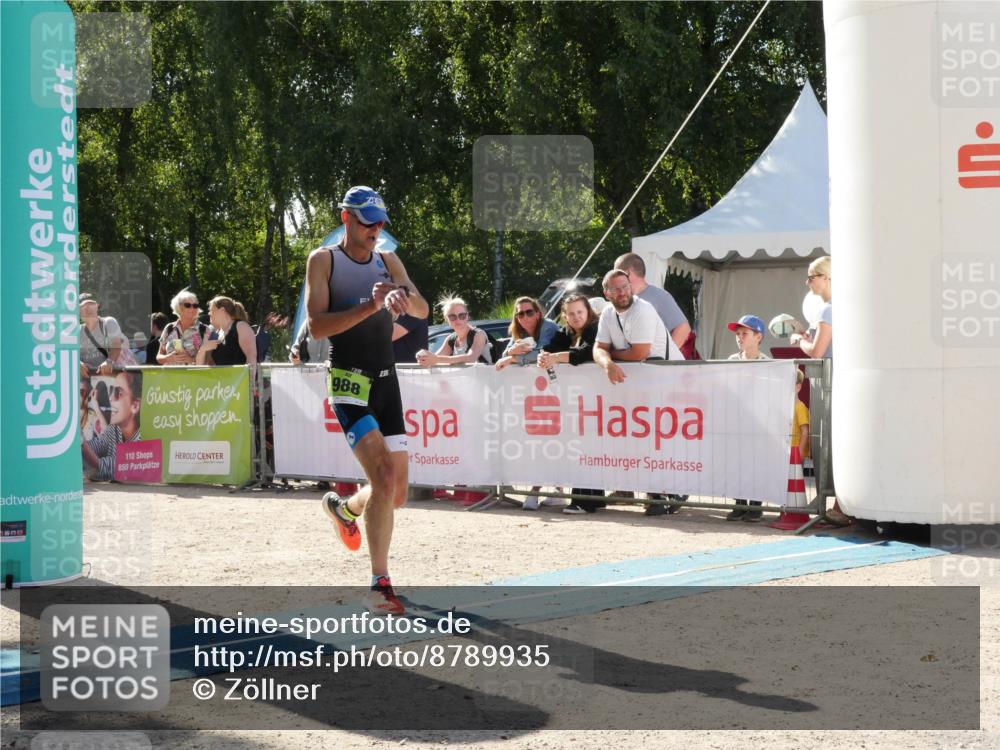 07.09.2025 - 19. Norderstedt Triathlon Zöllner http://msf.ph/oto/8789935 07.09.2025 15:24:05 Ziel 976, 988 meine-sportfotos.de