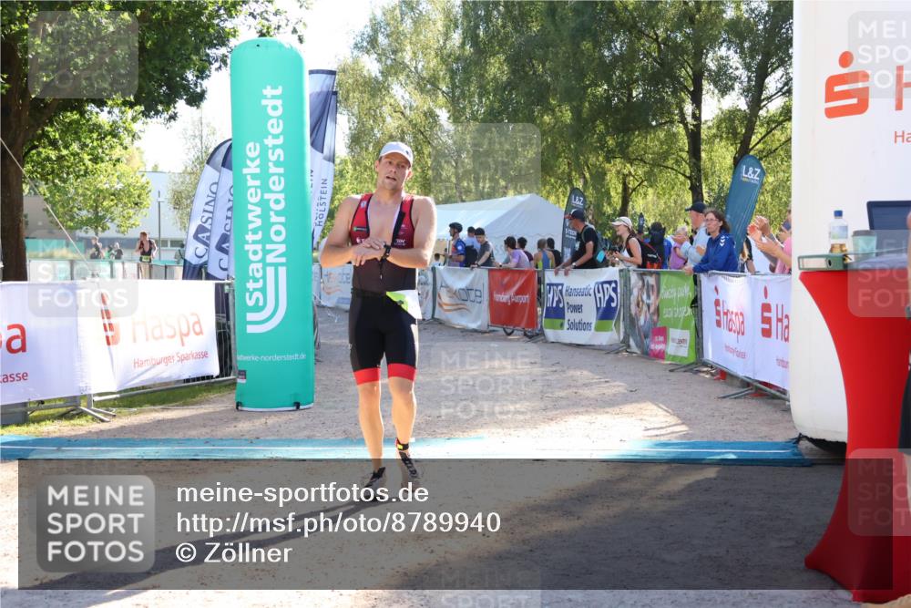 07.09.2025 - 19. Norderstedt Triathlon Zöllner http://msf.ph/oto/8789940 07.09.2025 16:21:58 Ziel 504, 541 meine-sportfotos.de