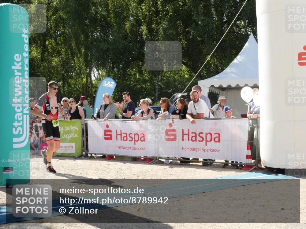07.09.2025 - 19. Norderstedt Triathlon Zöllner http://msf.ph/oto/8789942 07.09.2025 15:24:26 Ziel 978 meine-sportfotos.de