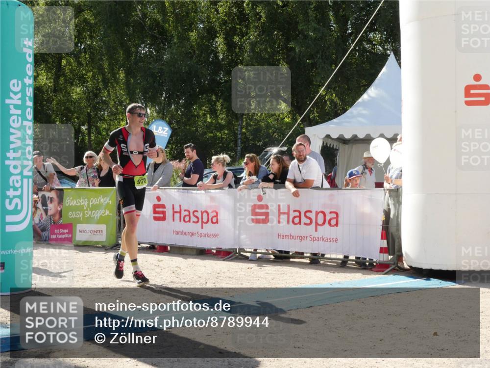 07.09.2025 - 19. Norderstedt Triathlon Zöllner http://msf.ph/oto/8789944 07.09.2025 15:24:27 Ziel 978 meine-sportfotos.de