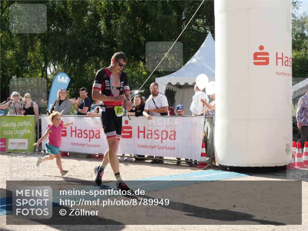 07.09.2025 - 19. Norderstedt Triathlon Zöllner http://msf.ph/oto/8789949 07.09.2025 15:24:28 Ziel 978 meine-sportfotos.de