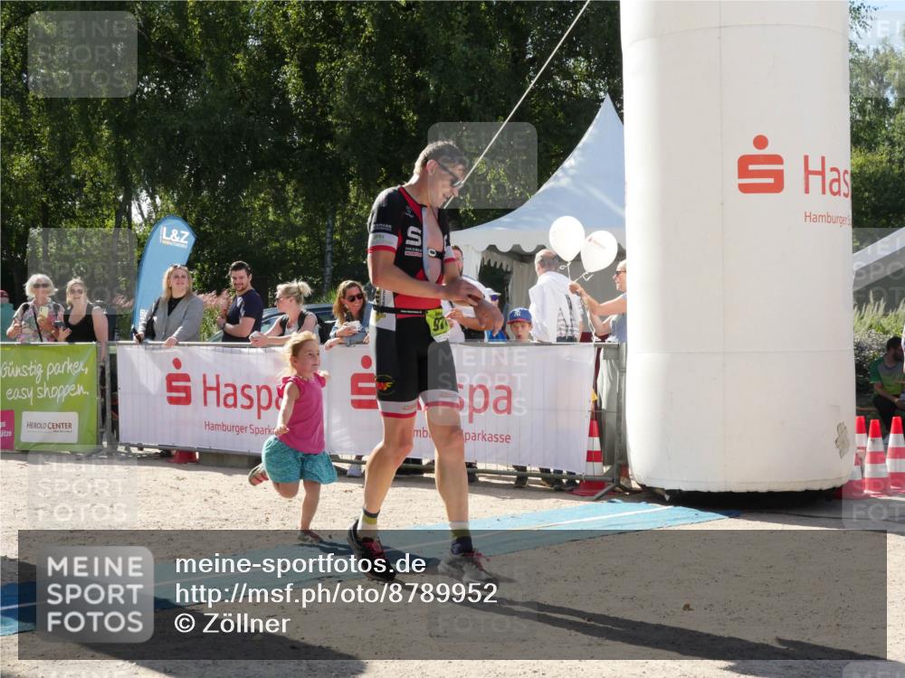 07.09.2025 - 19. Norderstedt Triathlon Zöllner http://msf.ph/oto/8789952 07.09.2025 15:24:28 Ziel 978 meine-sportfotos.de