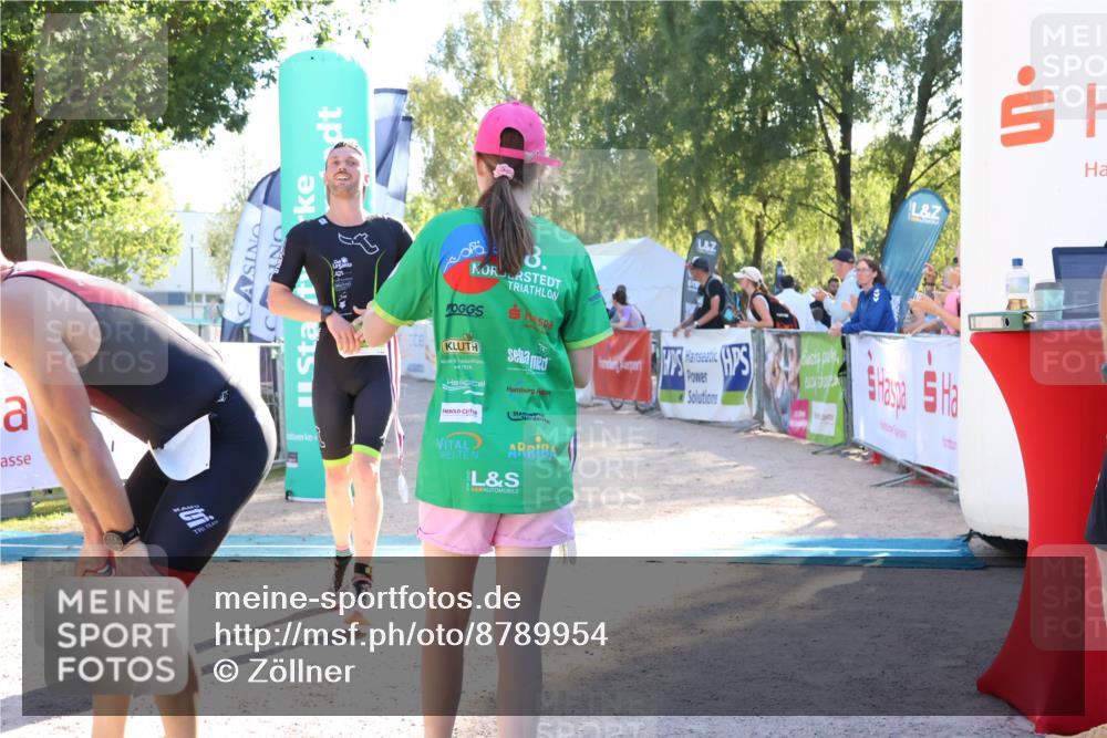 07.09.2025 - 19. Norderstedt Triathlon Zöllner http://msf.ph/oto/8789954 07.09.2025 16:22:02 Ziel 504, 522, 541 meine-sportfotos.de