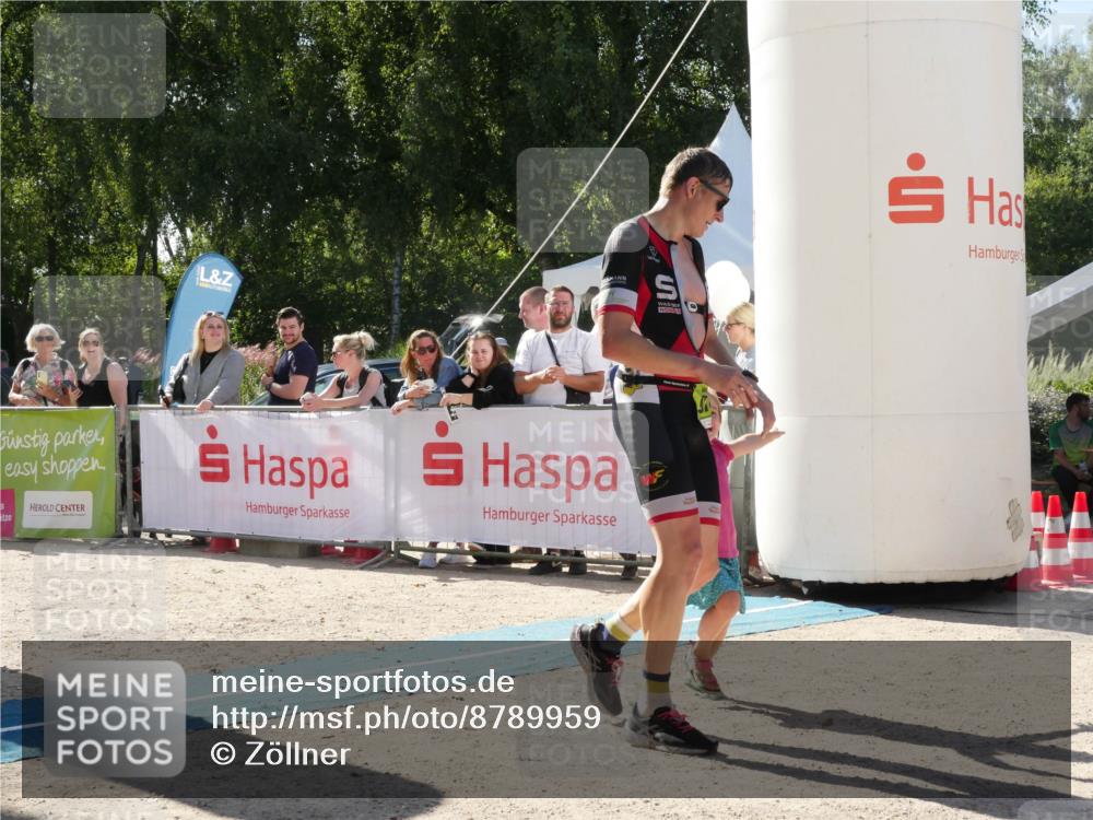 07.09.2025 - 19. Norderstedt Triathlon Zöllner http://msf.ph/oto/8789959 07.09.2025 15:24:29 Ziel 978, 1469 meine-sportfotos.de