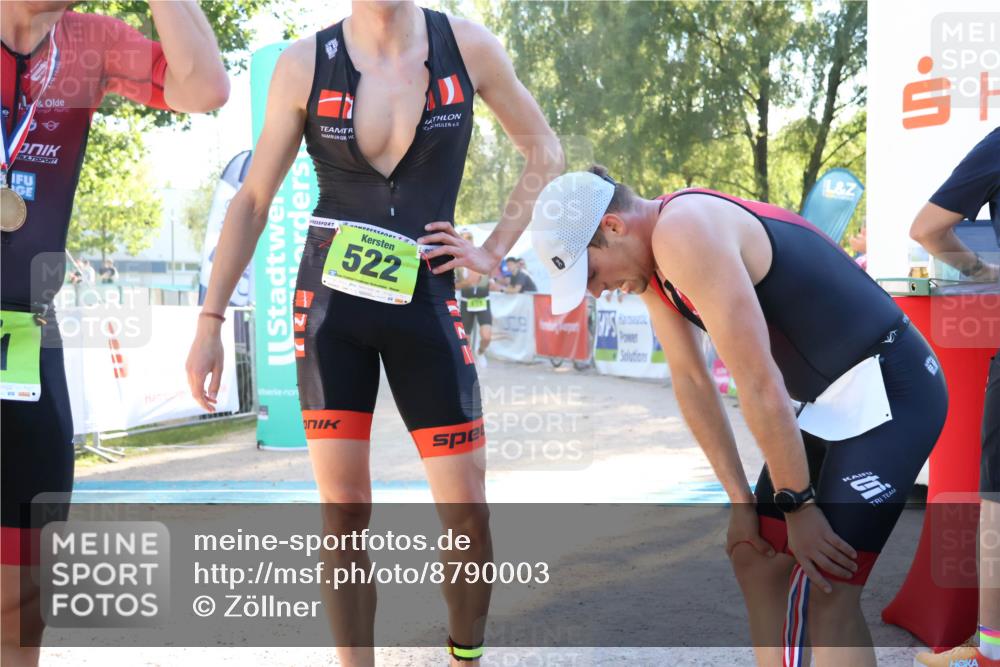 07.09.2025 - 19. Norderstedt Triathlon Zöllner http://msf.ph/oto/8790003 07.09.2025 16:22:24 Ziel 513, 517 meine-sportfotos.de