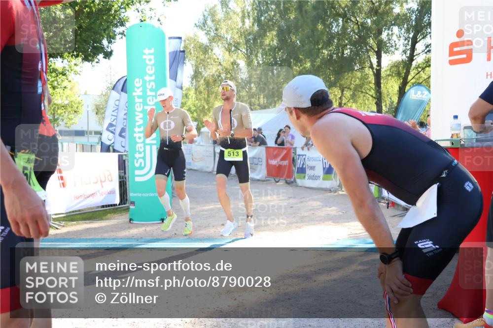 07.09.2025 - 19. Norderstedt Triathlon Zöllner http://msf.ph/oto/8790028 07.09.2025 16:22:26 Ziel 513, 517 meine-sportfotos.de